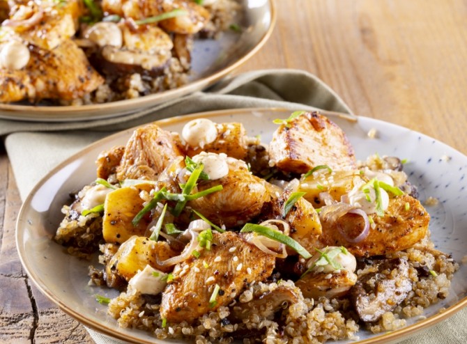 Salade d'hiver au quinoa, shiitakés, ananas et poulet